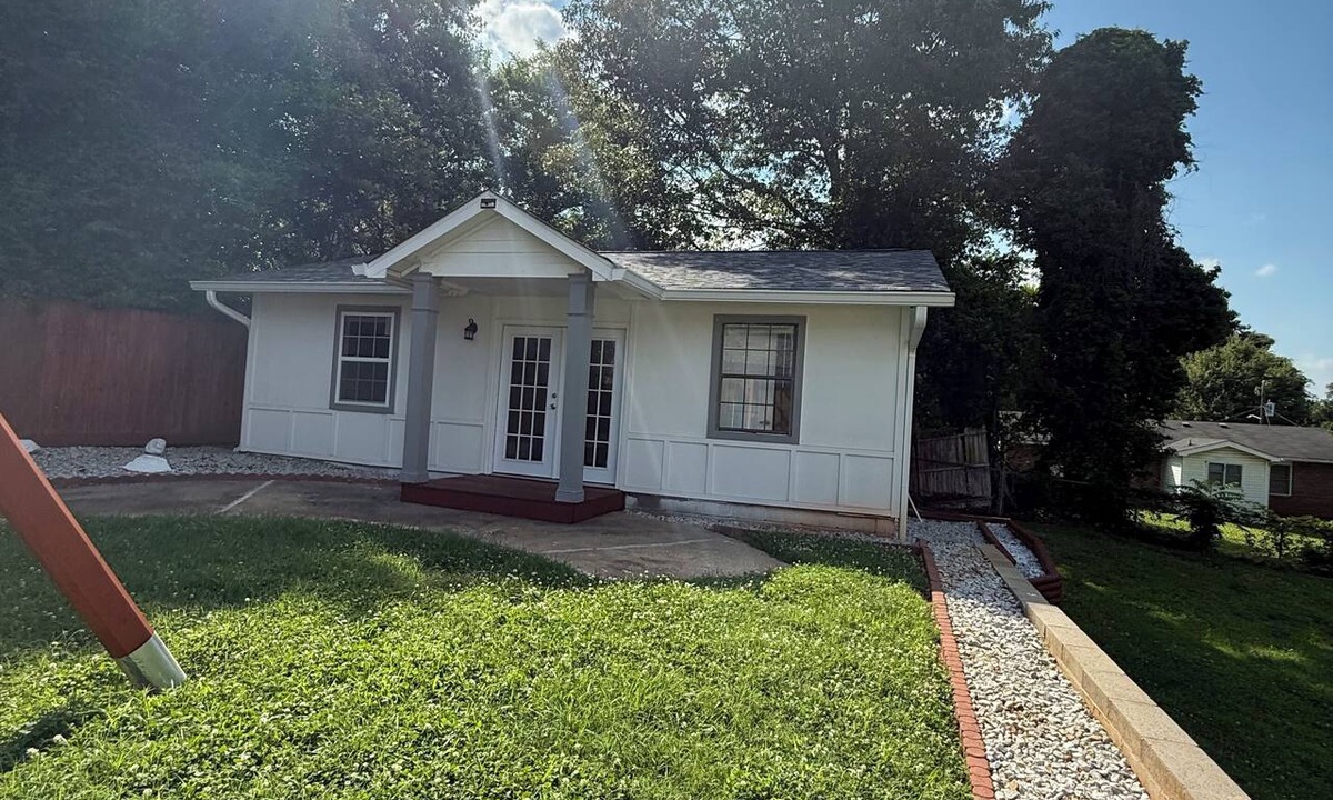 Stockbridge Cottage | Private guesthouse 15 to 20 min from Atlanta and 20 minutes from the airport