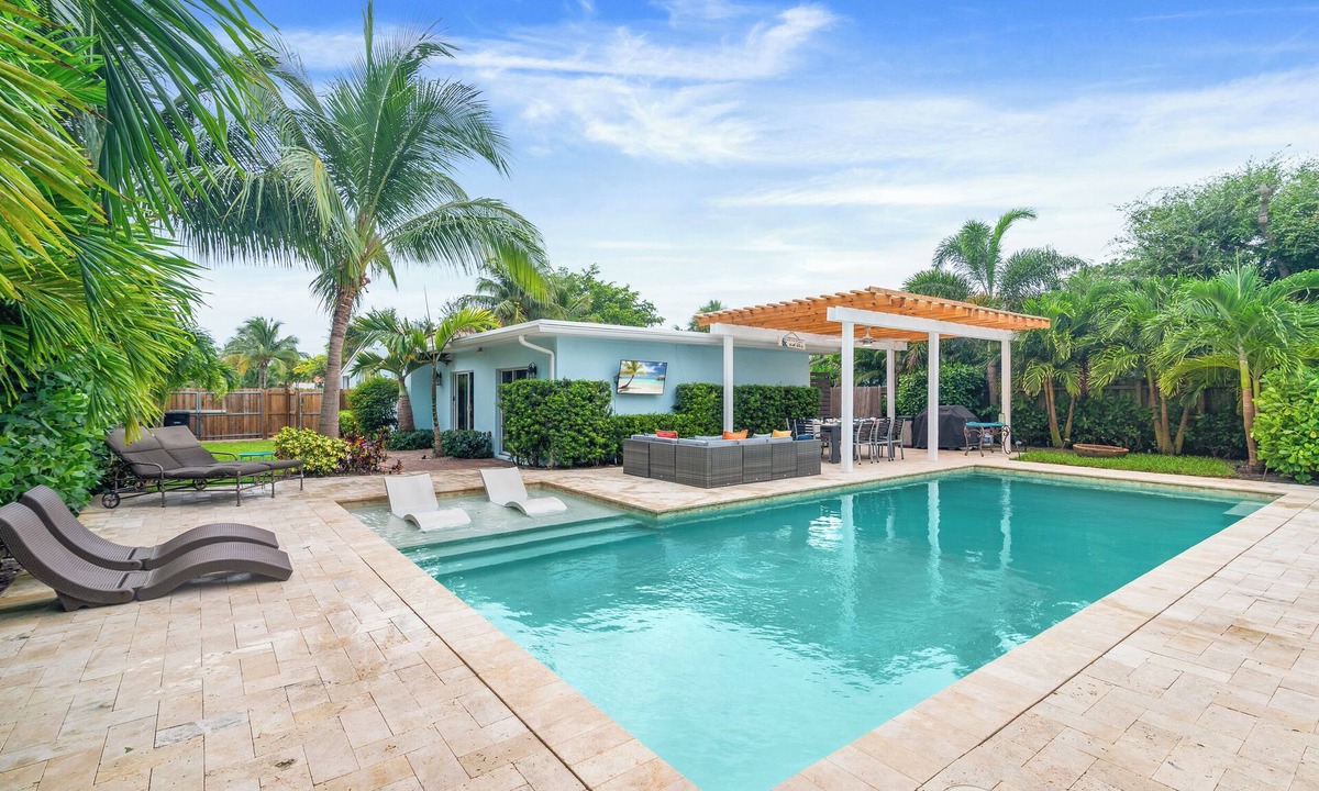 South Palm Park Neighborhood Association House | Private Heated Pool Oasis/Close to Beach & Downtown Lake Worth Beach!