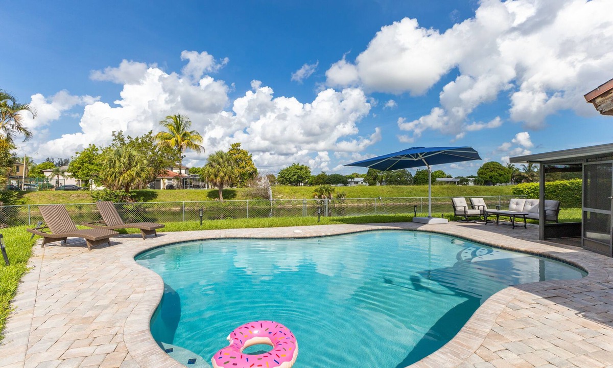 North Lauderdale House | Private Heated Pool Oasis Near Sawgrass Mall