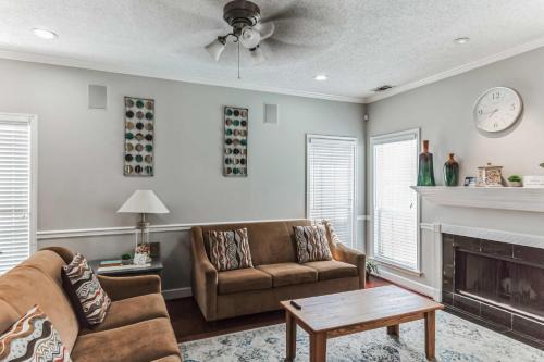 Savannah House | Private Pool & BBQ Grill Near Botanical Gardens