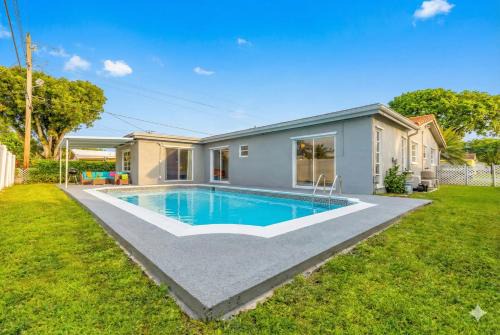 Margate House | Private Pool Family Fun Fenced Backyard
