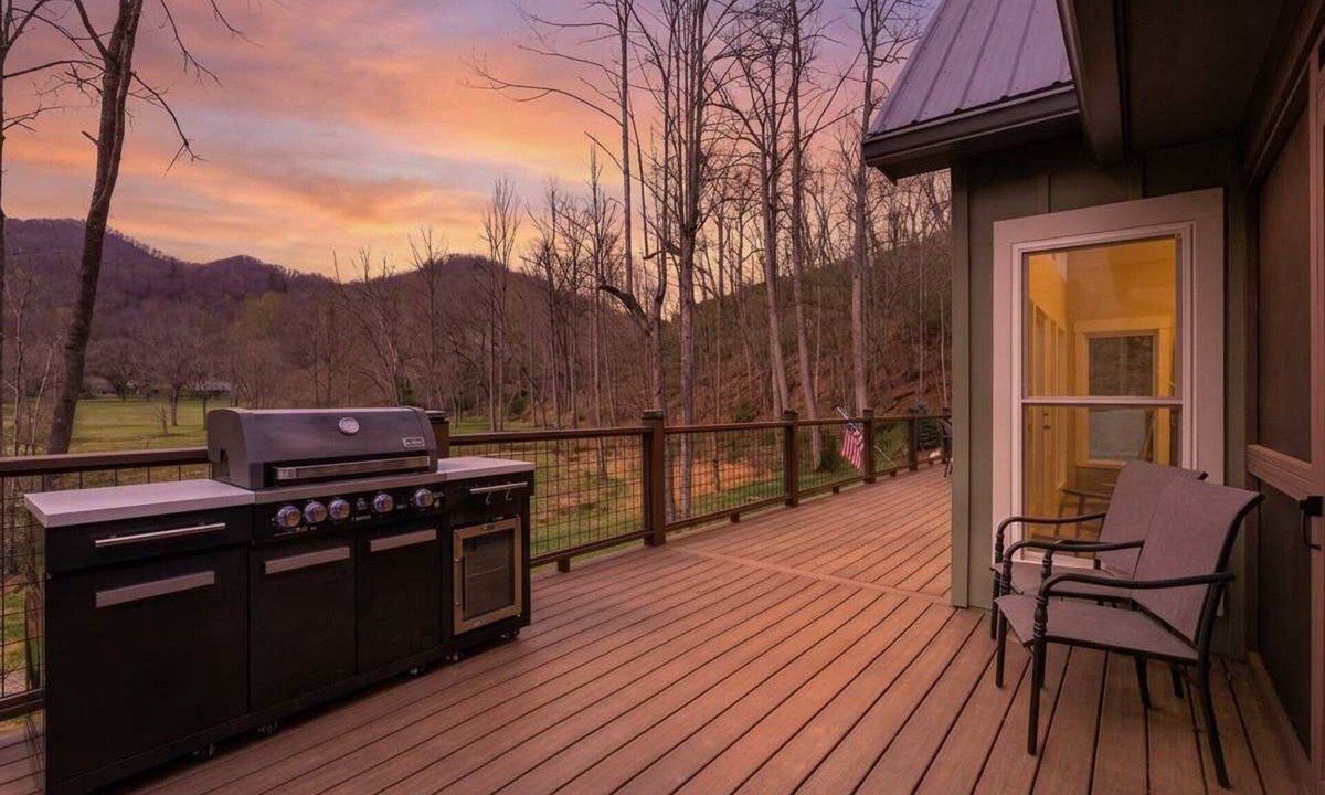 Franklin House | Private Ranch Escape Hot Tub Game Room Grill