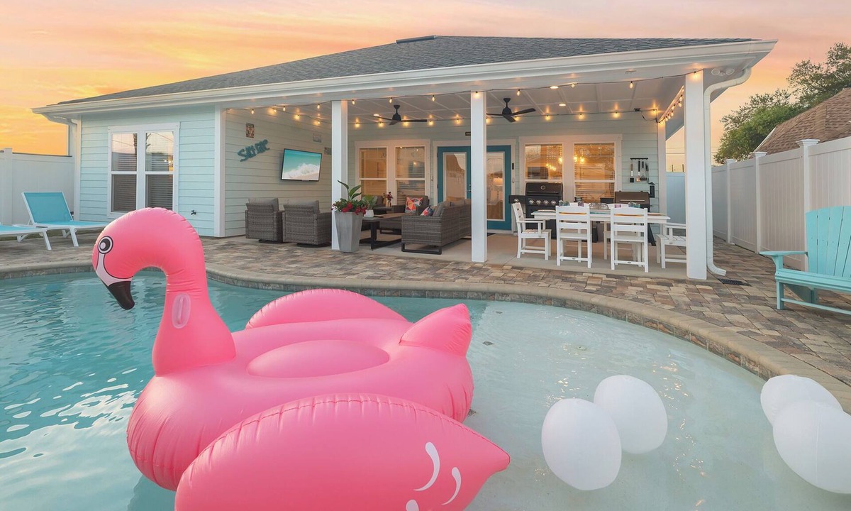 Riviera Beach Cottage | Private Saltwater Pool! LUX Vibe! Dogs Ok! Golf Cart! 3 Mins To Beach! Sleeps 9!