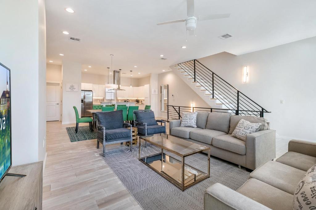 Mid-City House | Private Townhouse in a Secure Location