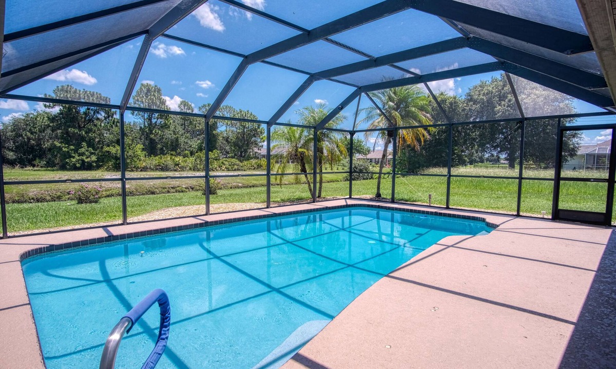 Deep Creek House | Punta Gorda Vacation Retreat with heated pool-15 minutes to downtown.