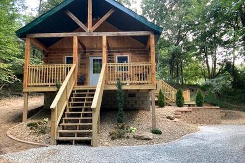 Birdseye House | Quaint Cabin with Lofted Interior, Spa and BBQ in Indiana