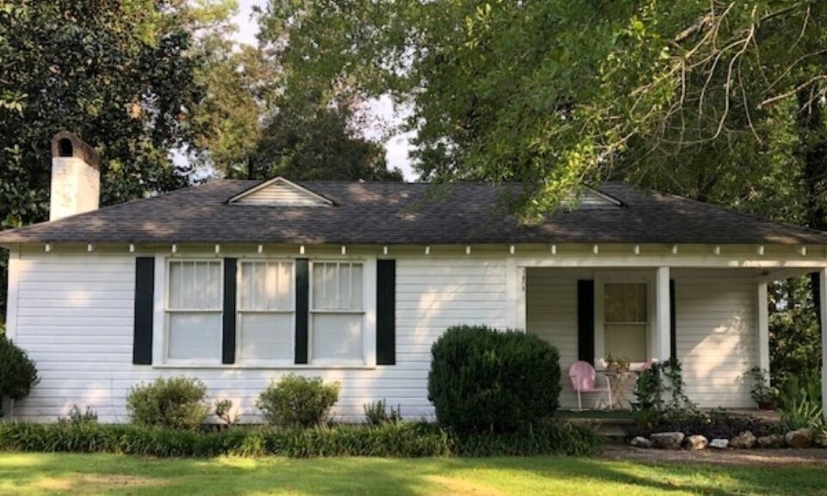 Montevallo Cottage | Quaint little cottage in the country, minutes from the University of Montevallo