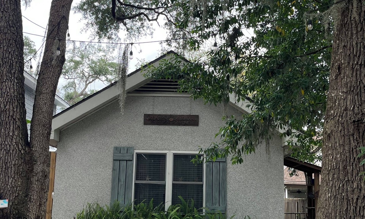 Saint Simons Island House | Quaint, quiet tabby cottage under the live oaks Mid Island St. Simons Near Food