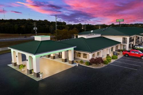 Dandridge Hotel | Quality Inn Dandridge