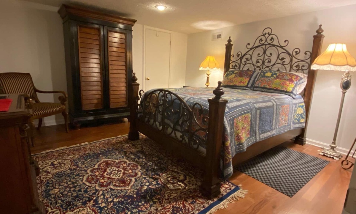 Jefferson House | Queen Bed in Farmhouse on rural sheep and goat farm