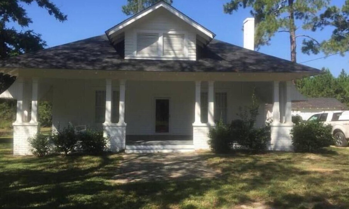 Rochelle House | Quiet Wilcox County Retreat-Long Leaf Pine Lodge