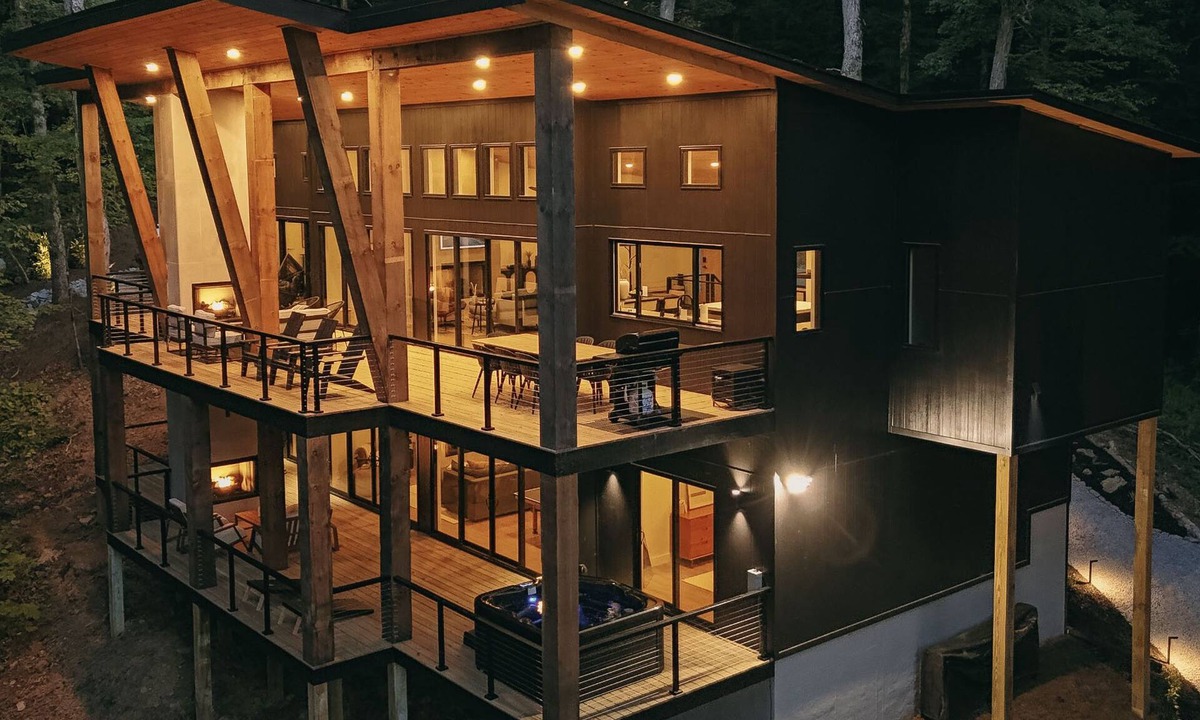 Ellijay Cabin | R.House: Modern luxury cabin w/hot tub & scenic river views!