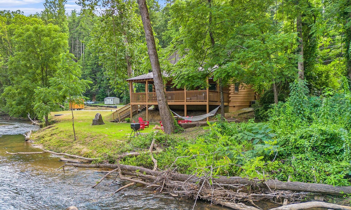 Lakemont Cabin | Rare easy access RV, trailer, & motorcycle parking, dog friendly cabin