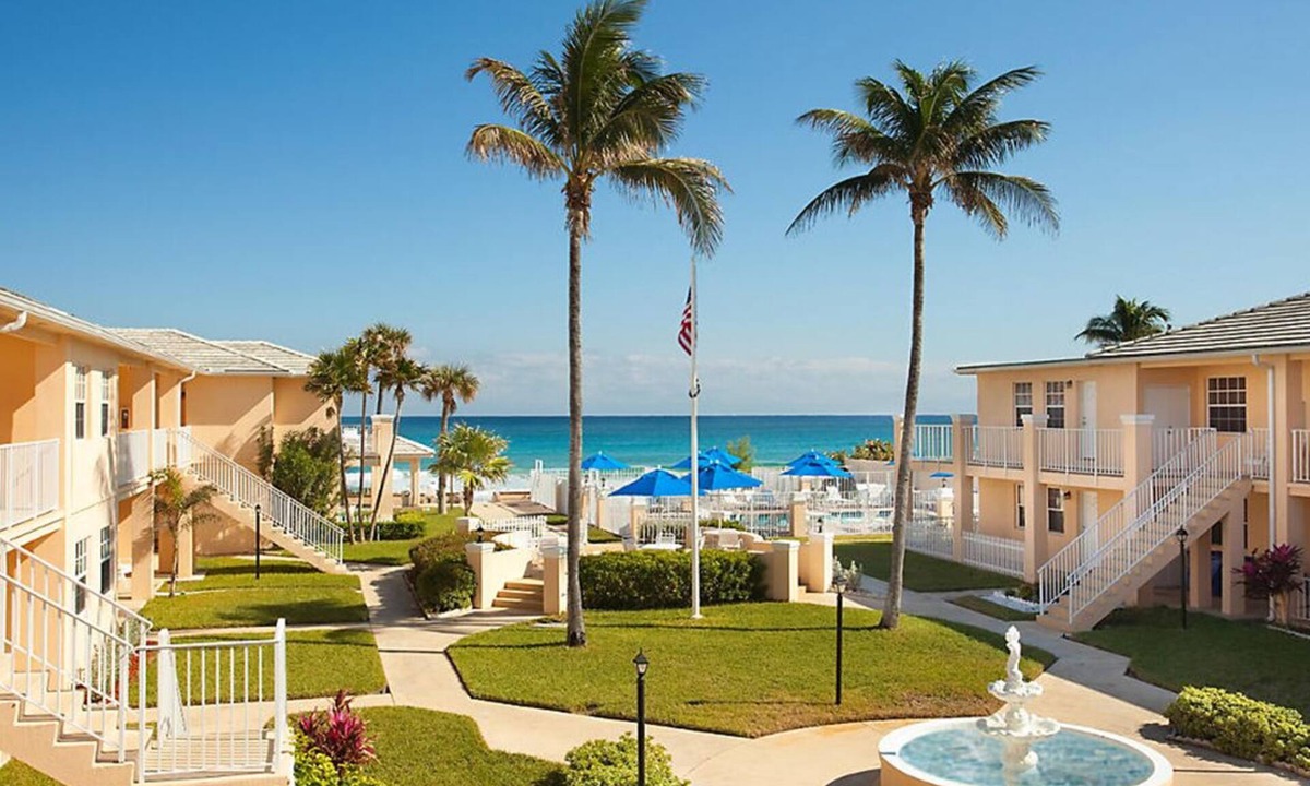 Delray Beach Resort | RARE FIND! Beach Front Resort at Gulf Stream Sleeps 2-4 with pool, hot tub, BBQ