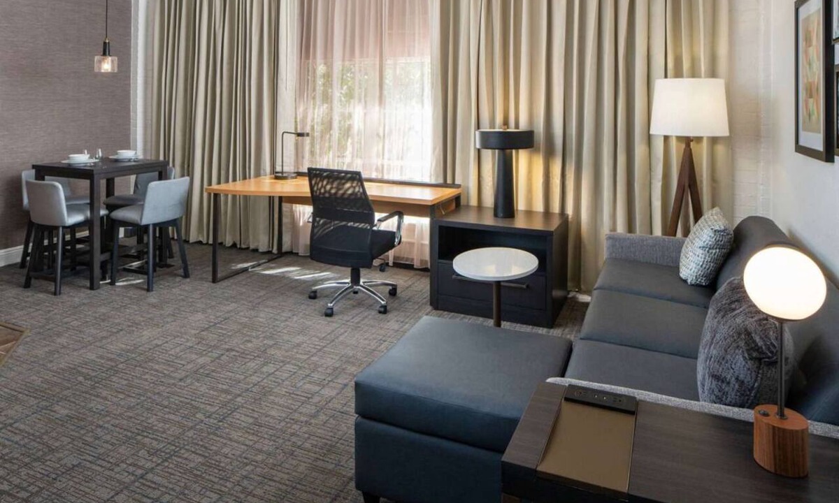Arts/Warehouse District Hotel | Rare Find! Stylish and Pet-friendly 2BR Suite, Private Kitchen, Free Breakfast!