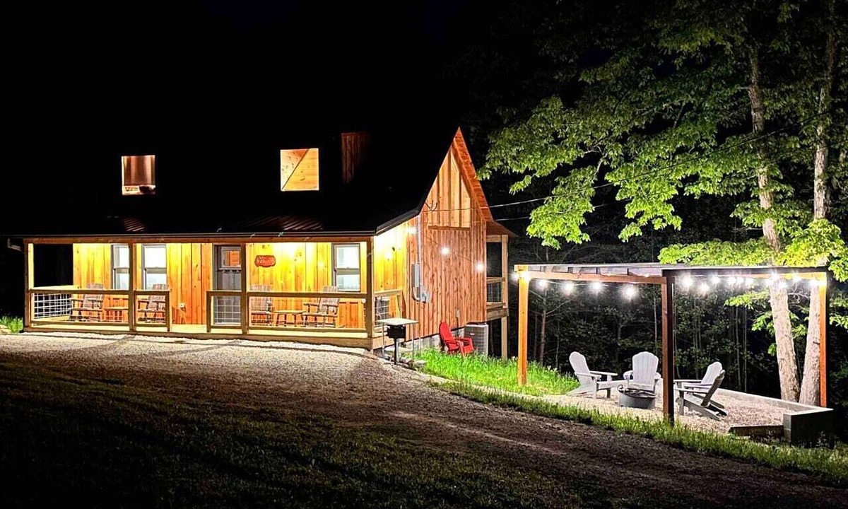 Campton Cabin | Red River Gorge Broken Horse Luxury Hot tub Wi-Fi