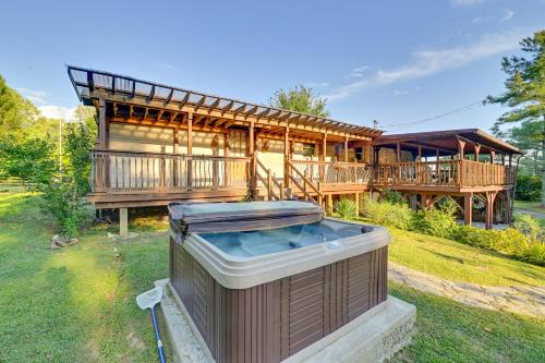 Rogers House | Red River Gorge Cabin: Hike + Relax!