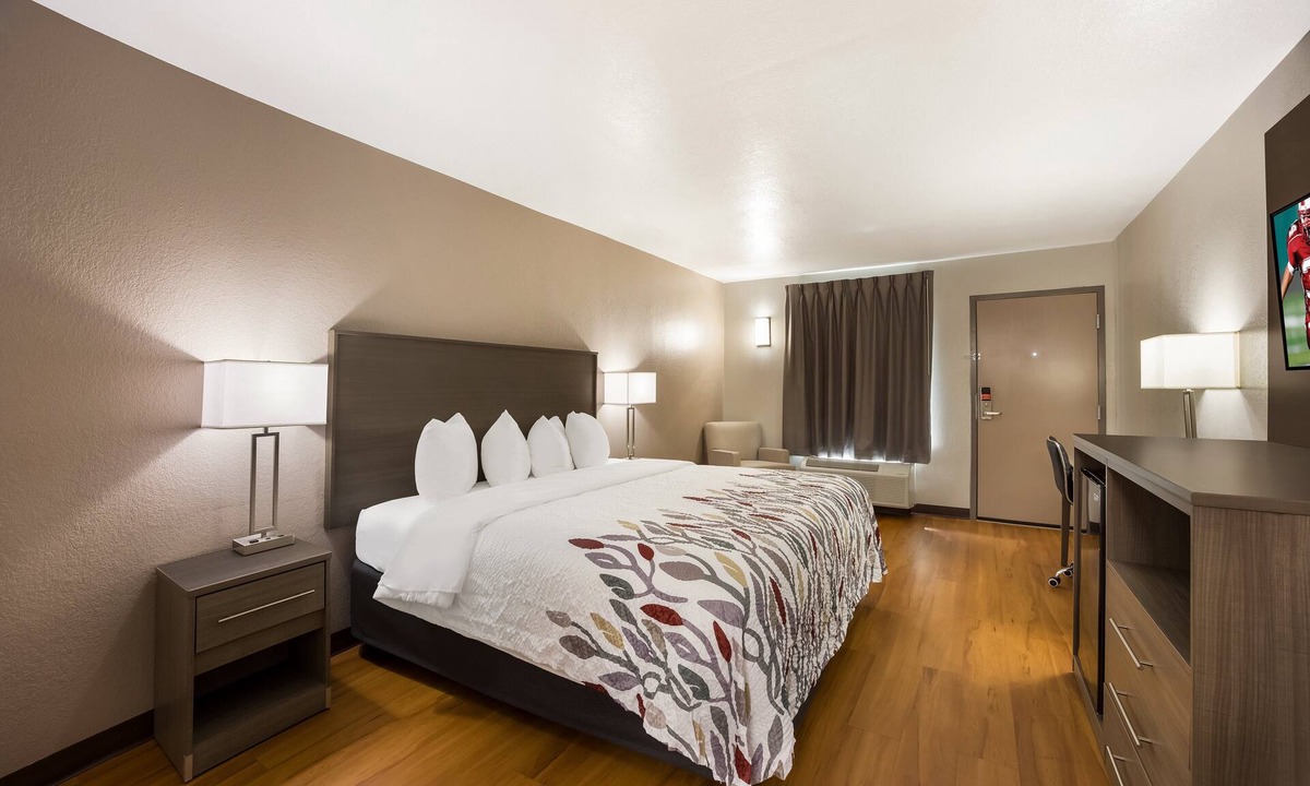 Thomasville Hotel | Red Roof Inn & Suites Thomasville