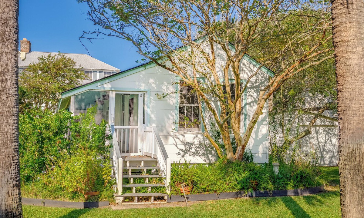 Tybee Island Cottage | Reeve House Guest Cottage - 1 bed/1bath at Tybee's South Beach