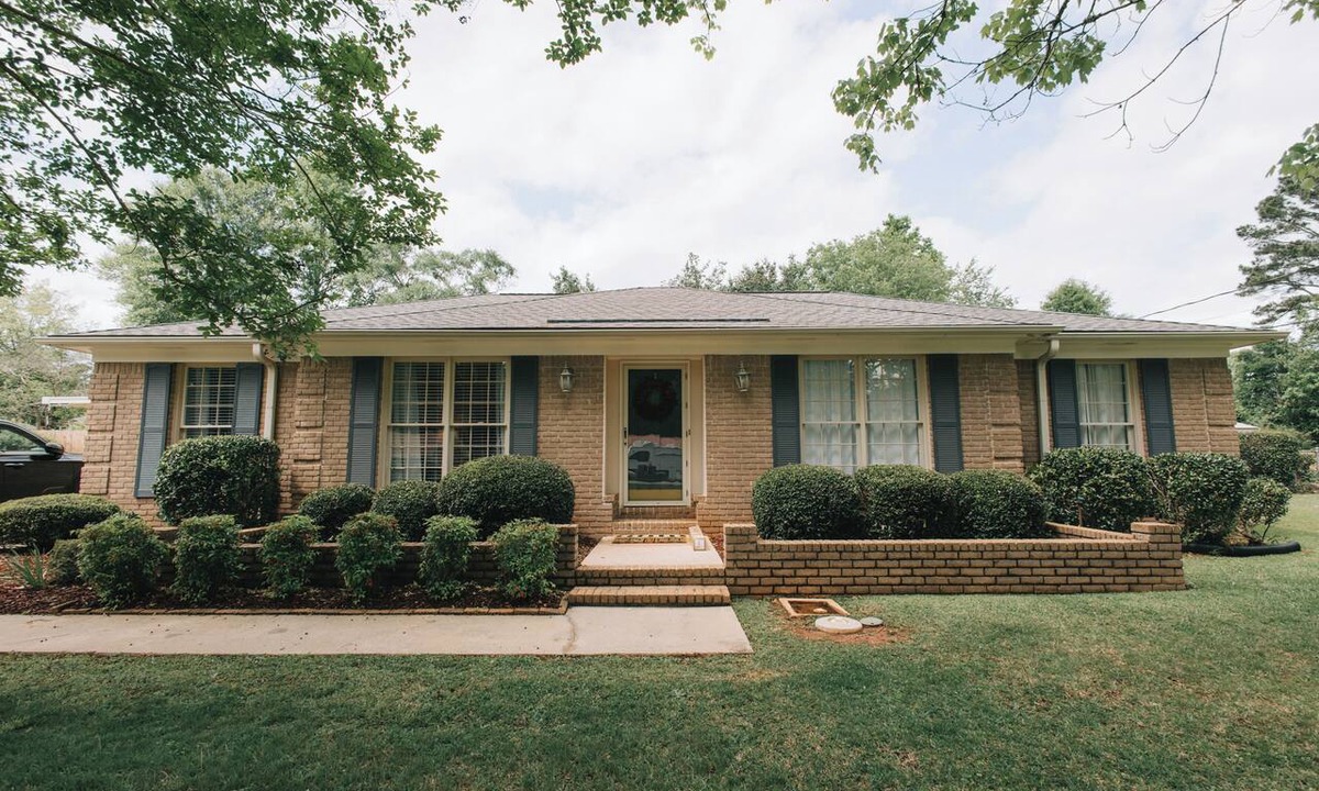 LaGrange House | Relax and Unwind near West Point Lake