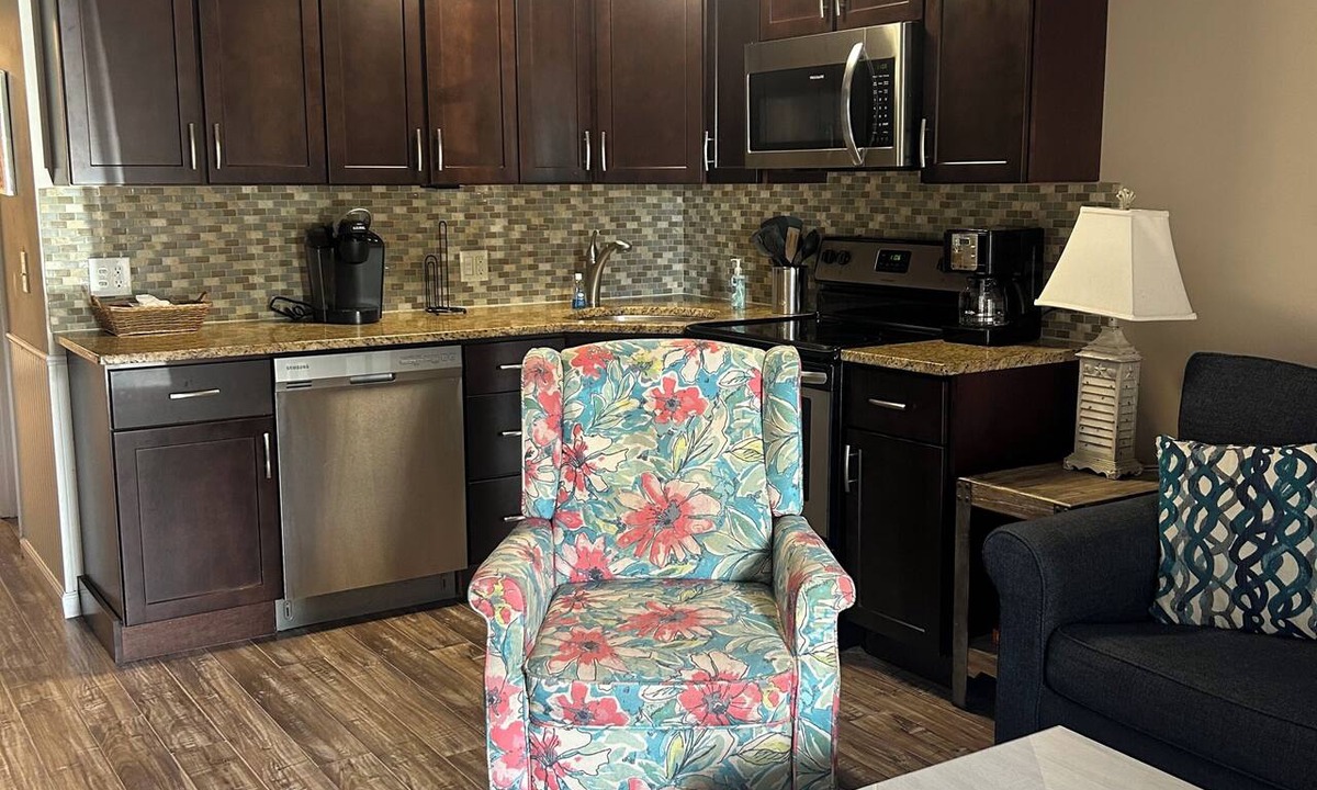 Folly Field Condo | Relax & Enjoy Renovated Condo Close to the Beach!
