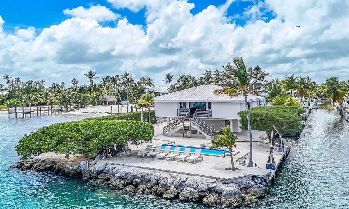 Islamorada House | Relax in this 3BR open water view home with private pool in Islamorada.