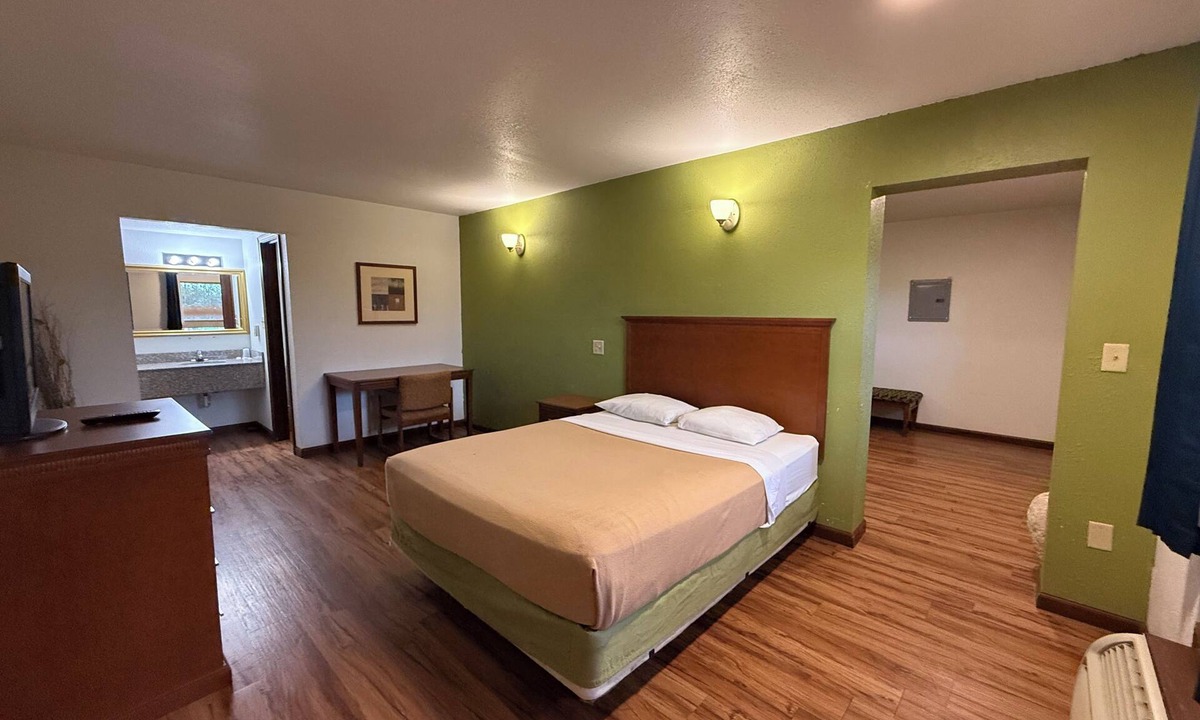 Mattoon Hotel | Relax Inn & Suites