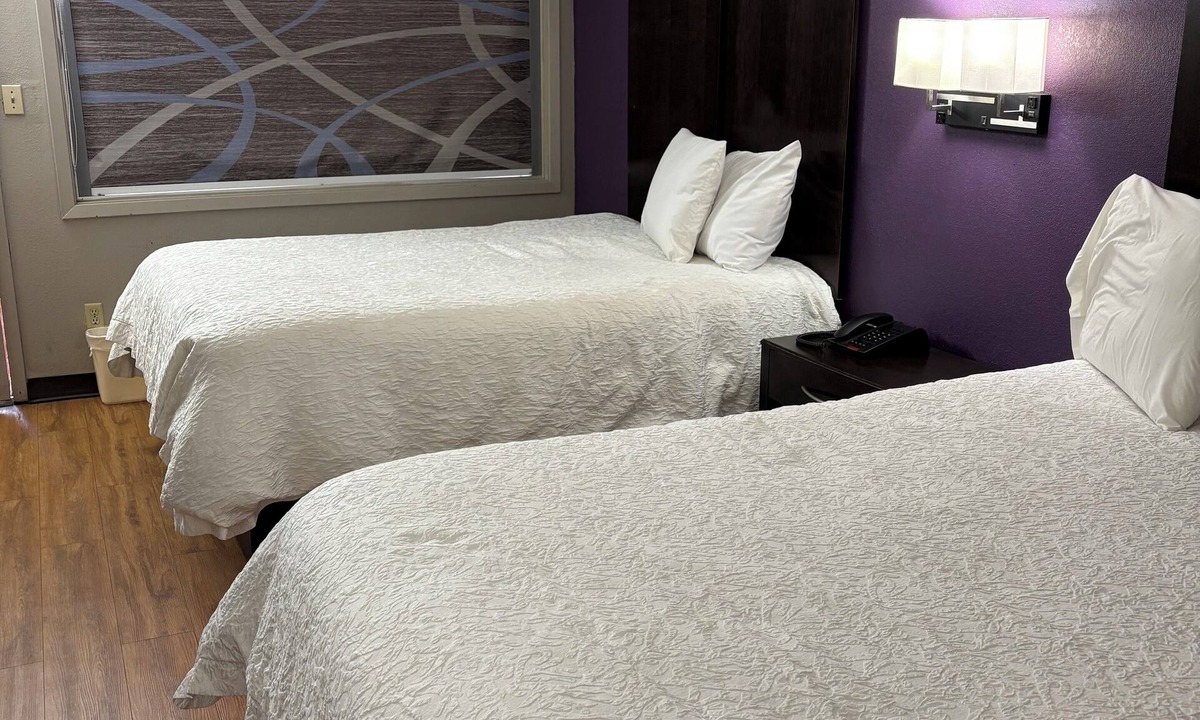 Winona Hotel | Relax Inn & Suites
