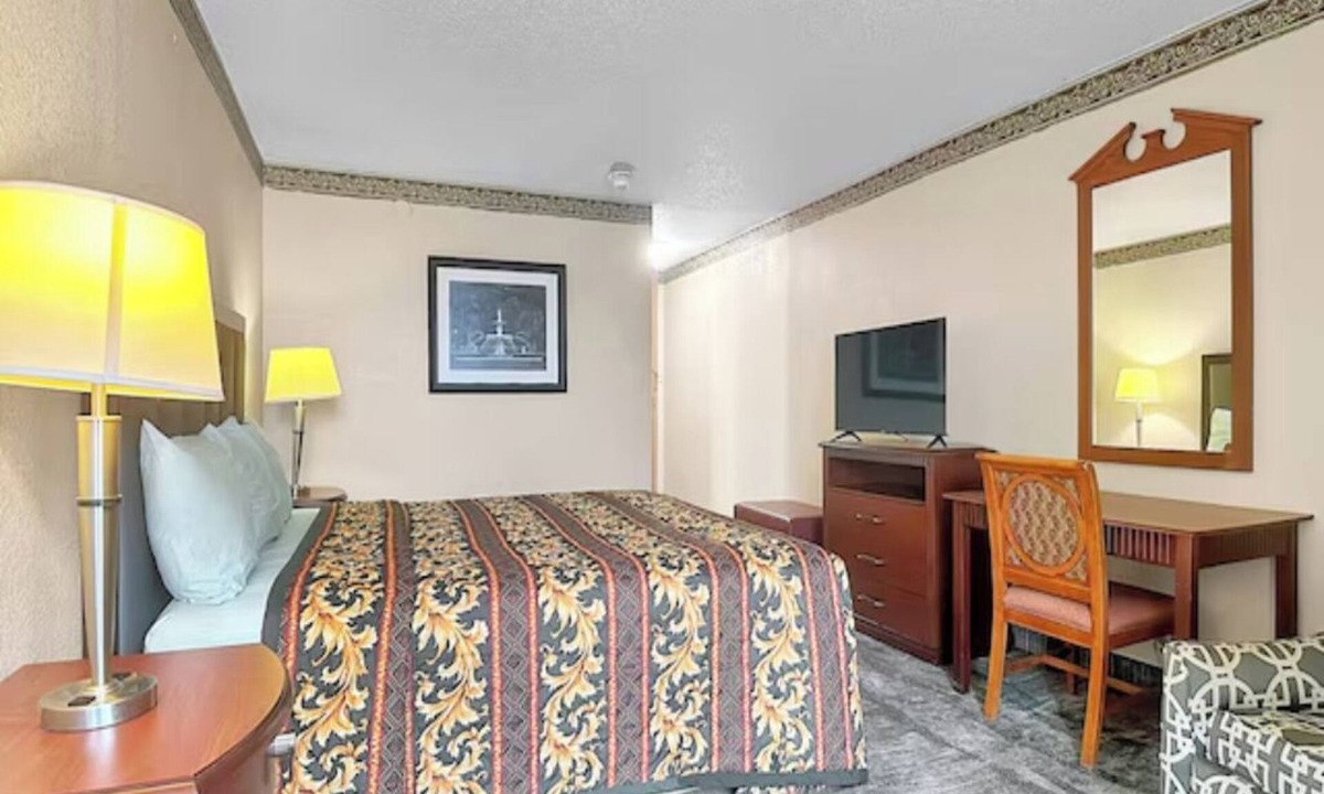Whitehaven Hotel | Relax Near Memphis' Best Spots – Airport, Graceland & Downtown | Free Parking
