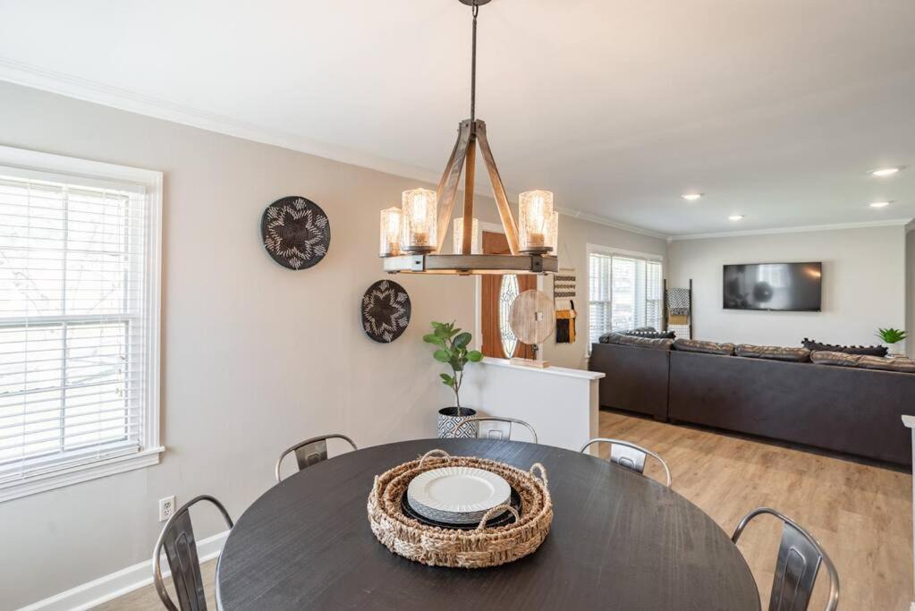 Huntsville House | Relax & Unwind - Downtown Huntsville (Sleeps 10)