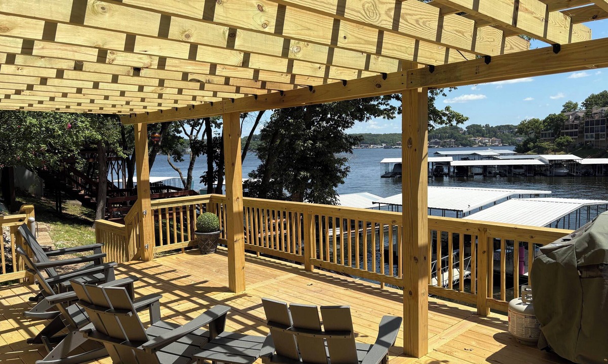 Lake Ozark House | Relaxing 4 bed-4 bath w/3 King beds, sleeps 10, private dock & slip available!