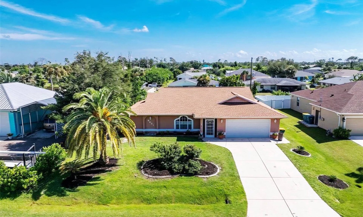 Englewood East House | Relaxing Coastal Home with Pool in Englewood! Minutes to Beaches!
