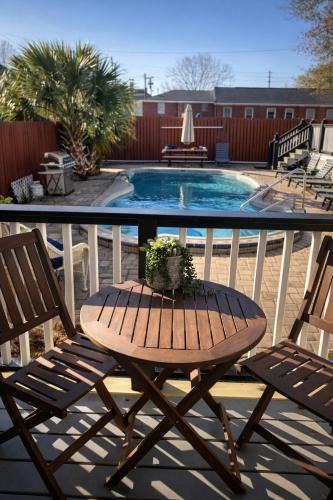 Beach Institute House | Relaxing Poolside Condo