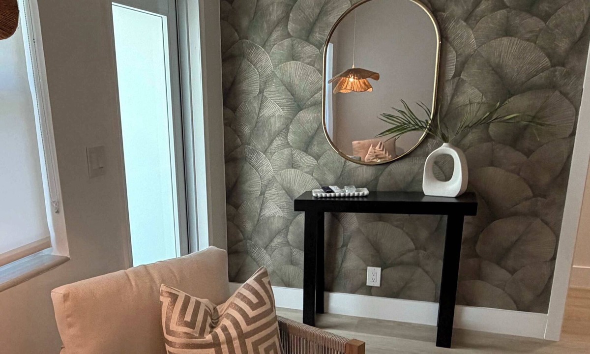 Coral Ridge Apartment | Renovated 1 Bedroom, Boutique Mid-Century Building