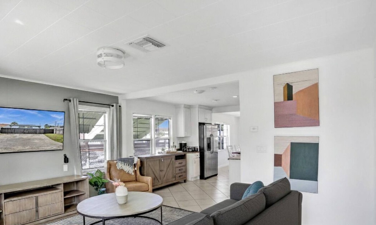 Southwest House | Renovated House with Yard - Palm Wave Says
