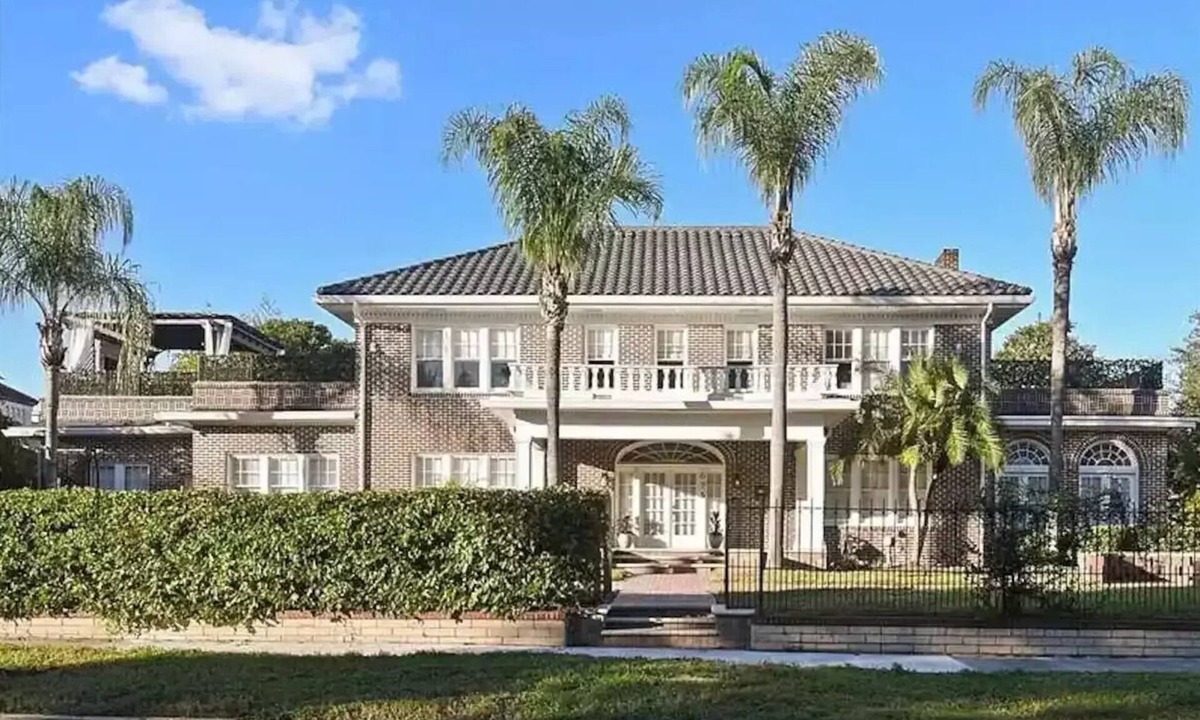 Thornton Park House | RENOVATED LUXURY 6000 sqft Mansion in Downtown Orlando SLEEP 14 NEAR Theme Parks