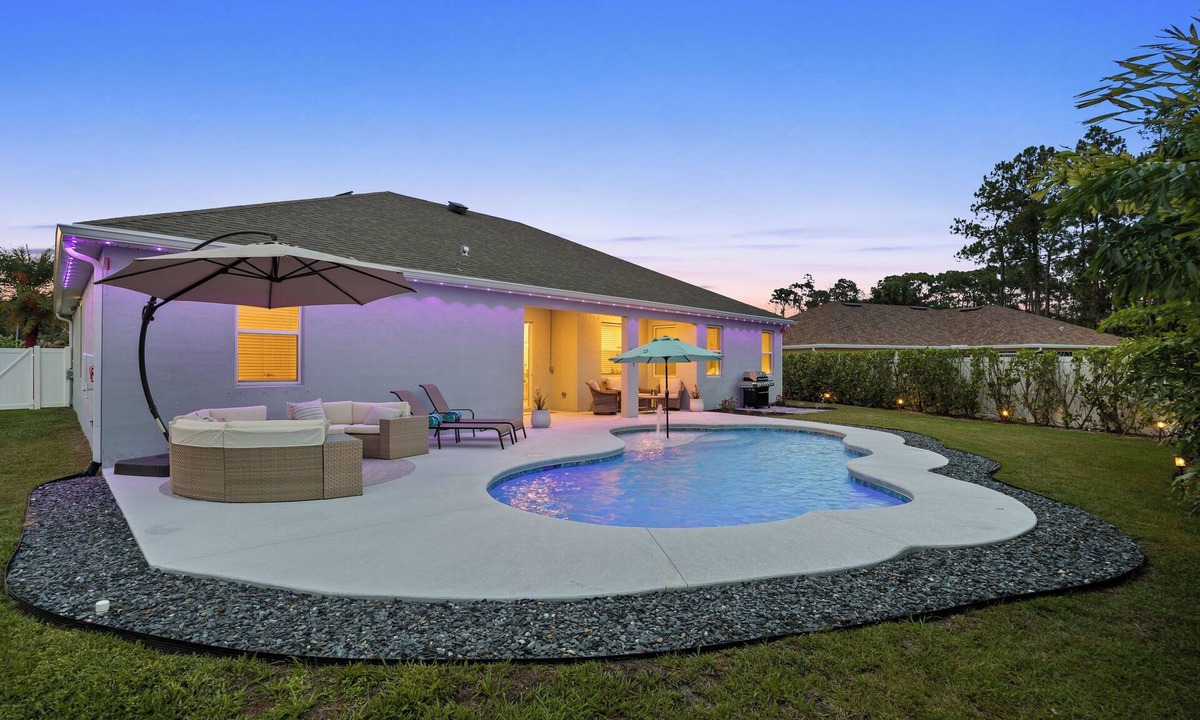 Port Saint Lucie House | Resort-Style Heated Pool & Climate-Controlled Game Room - Sleeps 12, Real Beds