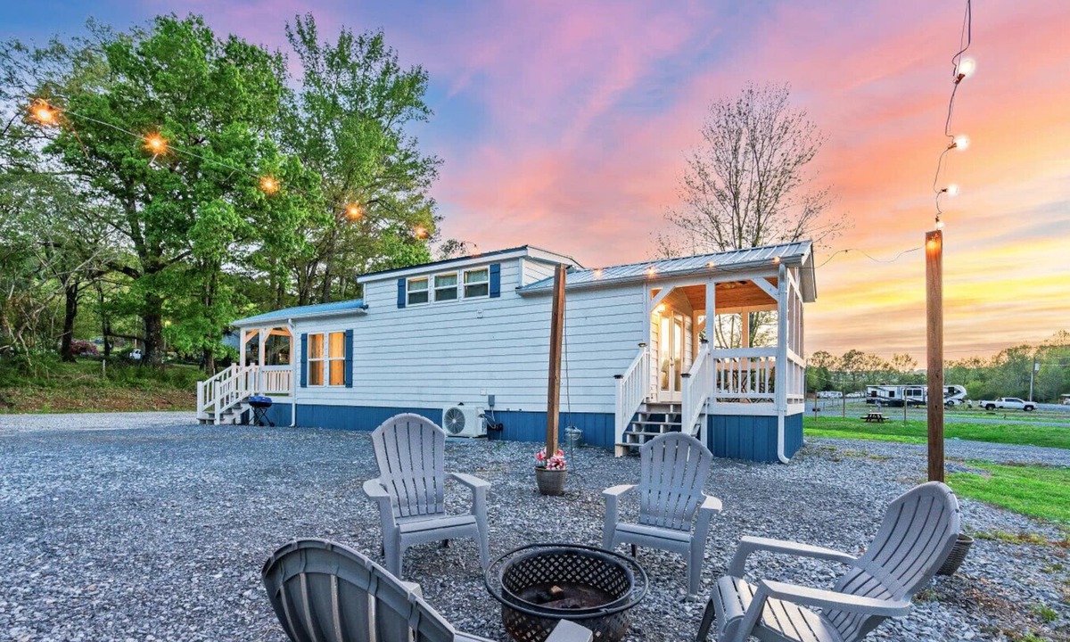 Guntersville Cottage | Retro Tiny Retreat Firepit Near Lake Guntersville