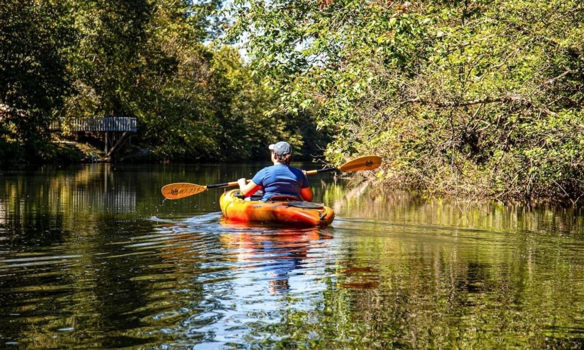 Menlo House | River Cabin | Fire Pit, Kayaks, Games, Dog Park