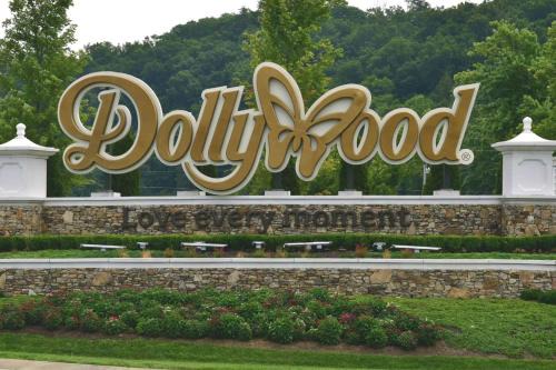 Pigeon Forge House | River Place Condos #711 3BD