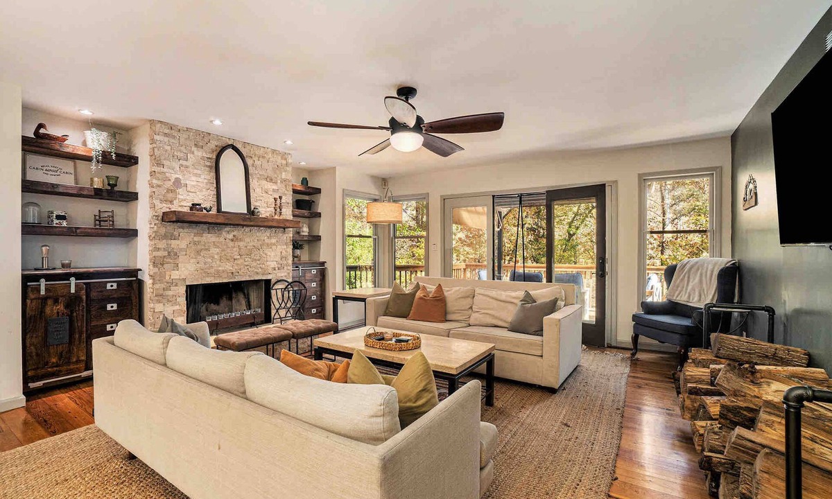 Douglasville House | Riverfront Cabin w/Hot Tub & Outdoor Movie Screen. Quiet Retreat In The Woods!
