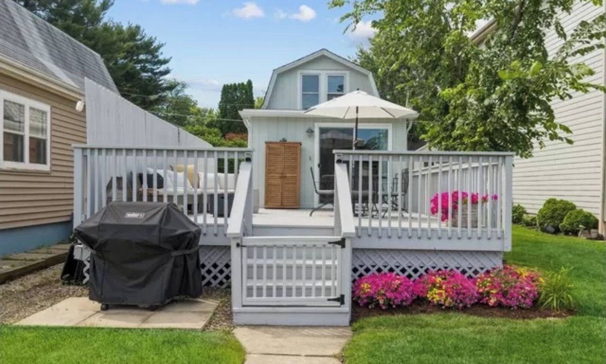 Fox River Grove Cottage | Riverfront Cottage/sauna/kayaks/dock/firepit