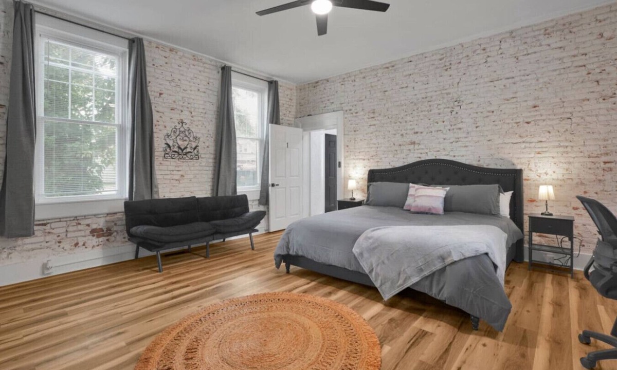 Mount Vernon House | Riverfront Retreat Room 1!