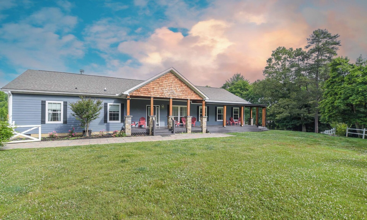 Arden House | Riverside Ranch by AvantStay | Mins to Downtown