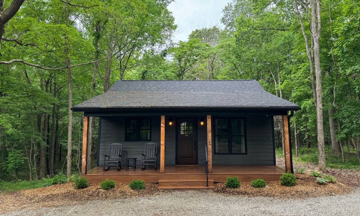 Carbondale Cabin | Romantic 1BR Cabin w/Hot Tub Near Carbondale