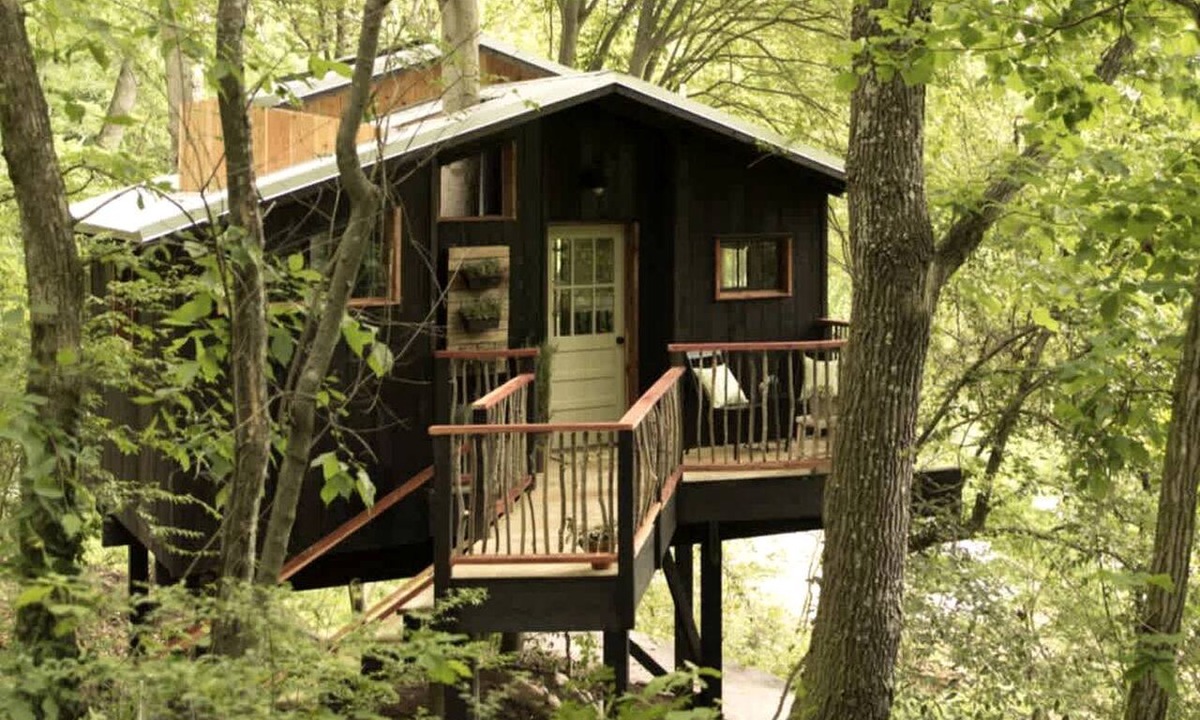 Flintstone Cabin | Romantic Tree House near Chattanooga in the North Georgia Woodlands
