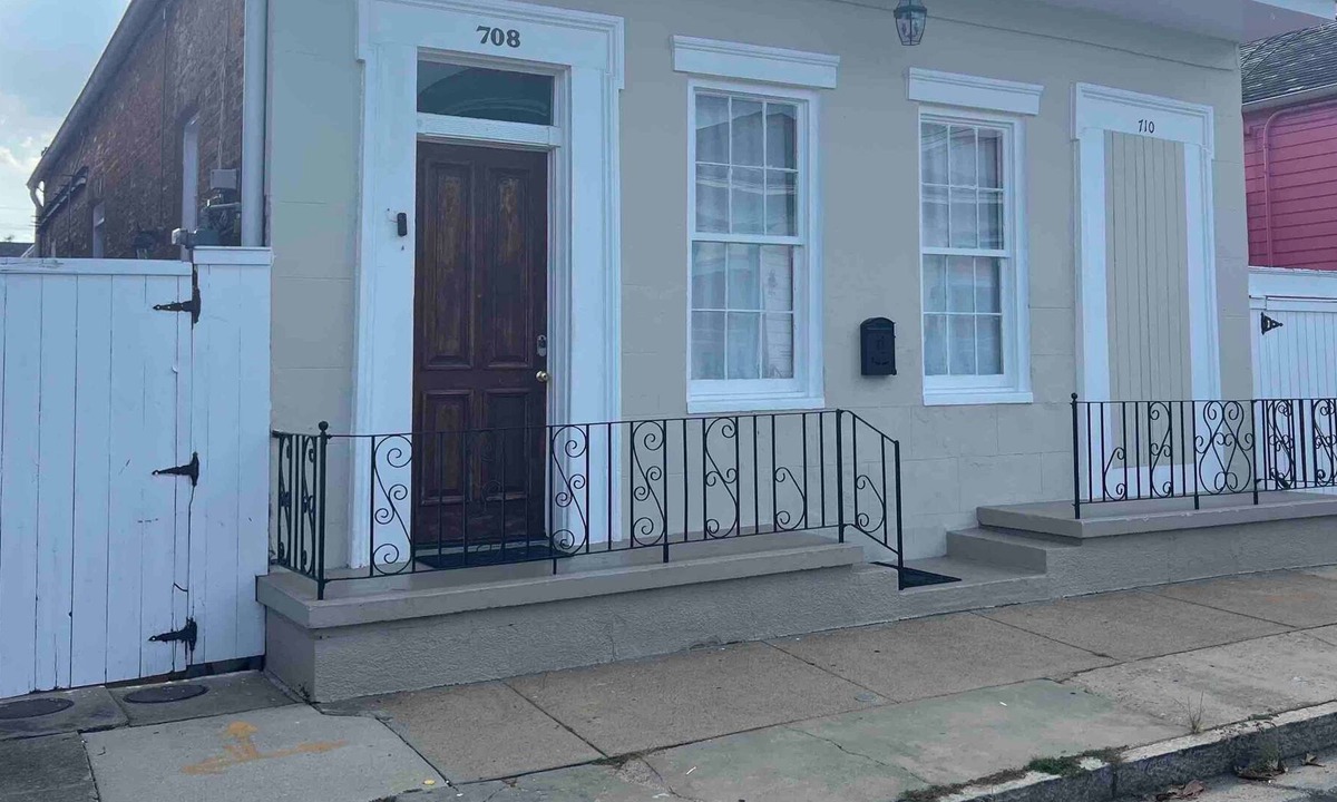 Bywater House | Rooms for rent with private bed/bath in beautiful Marigny home