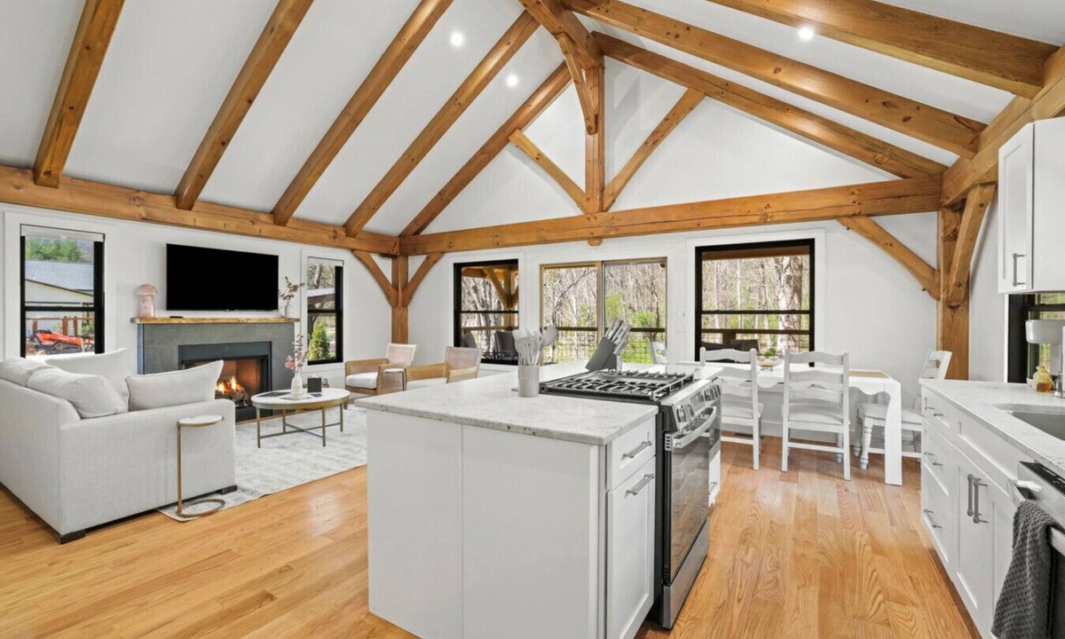 Sugarfork Cabin | Rose Cabin at Highland Peaks Retreat