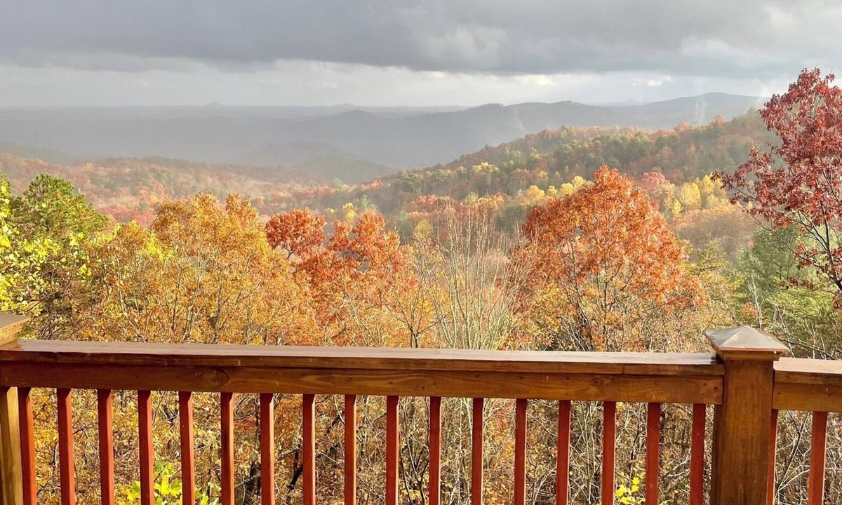 Screamer Mountain House | Rue with a View – Picturesque Mountain Views
