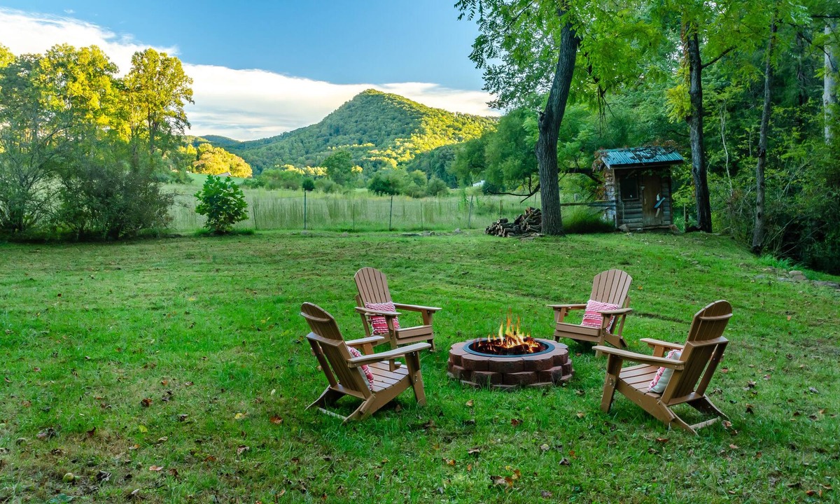 Franklin Cabin | Rustic Log Home - Meadow and Brook